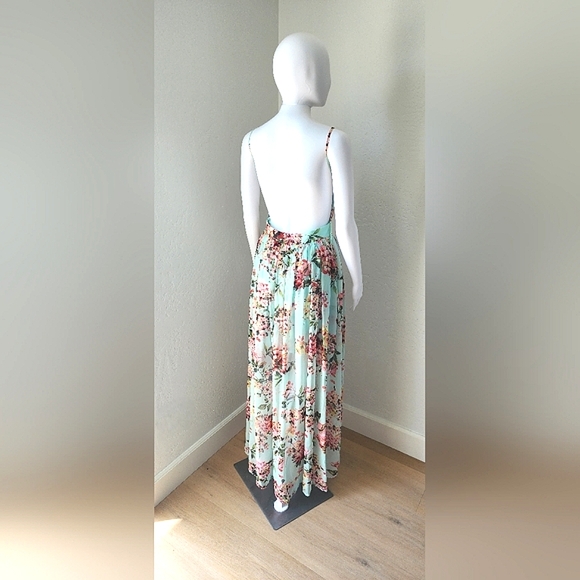 Floral Backless Maxi Dress! - Picture 4 of 5